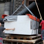 Transport des neuen Altars in den Linzer Mariendom